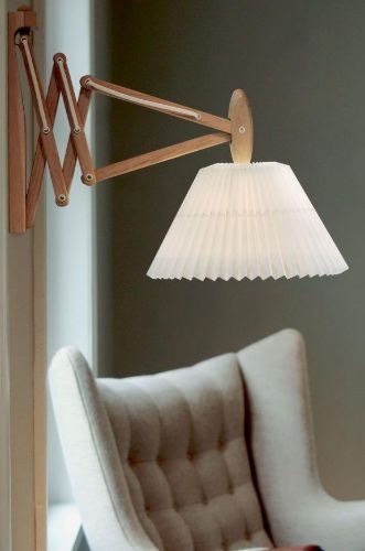 Le Klint 223 2/17 Scherenlampe für Wand H: 31 cm - Geräucherte Eiche / Papierschirm
