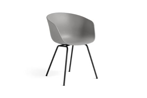 HAY AAC 26 About A Chair SH: 46 cm – Schwarz pulverbeschichteter Stahl/Betongrau