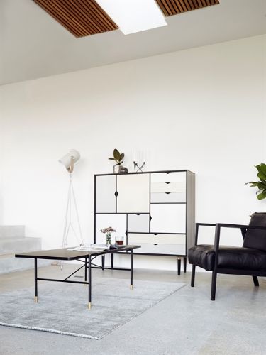 Andersen Furniture S3 Beistelltisch 132 x 131 cm – Walnuss/farbige Front