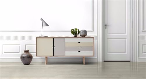 Andersen Furniture S6 Beistelltisch 163 x 79 cm – Eiche/farbige Fronten