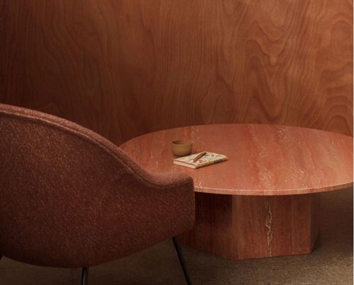 GUBI Epic Couchtisch Ø: 110 cm – Roter Travertin