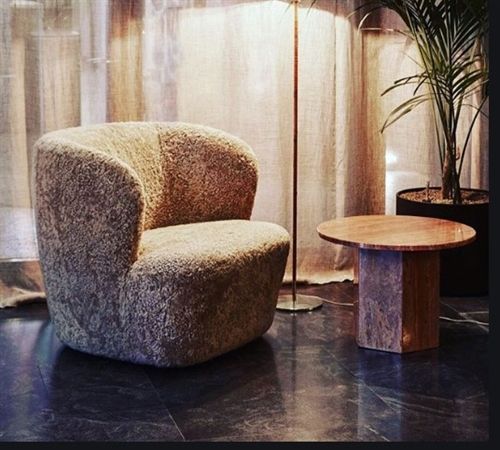 GUBI Epic Couchtisch Ø: 60 cm – Roter Travertin