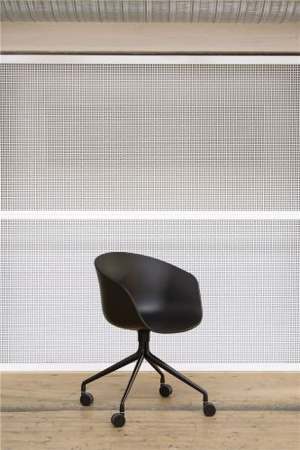 HAY AAC 24 About A Chair SH: 46 cm – Schwarz pulverbeschichtetes Aluminium/Schwarz