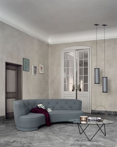GUBI Pedrera Couchtisch 106 x 86 x 38 cm – schwarze, halbmatte Basis