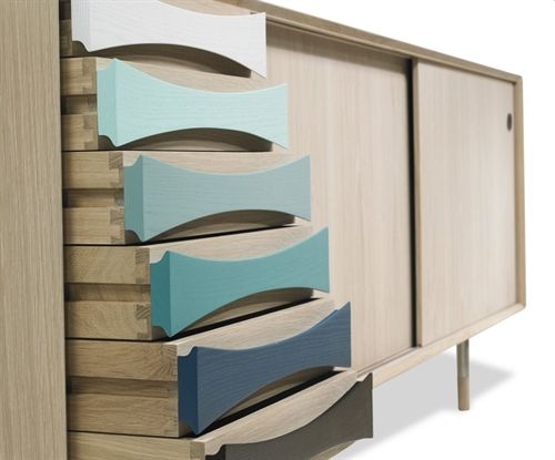 Snedkergaarden Arne Vodder AV01 Beistelltisch L: 220 cm – Mehrere blaue Schubladen/Eiche