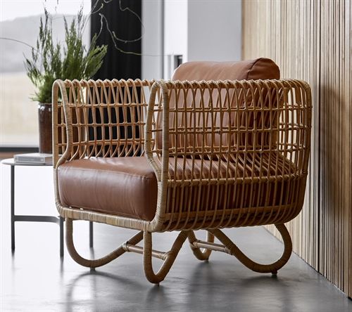 Cane-line Indoor Nest Loungesessel SH: 40 cm – Natürliches Rattan/Cognac-Leder