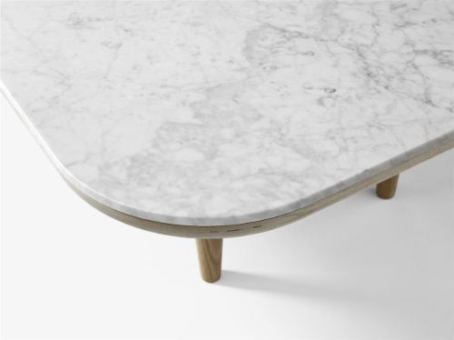 &Tradition Fly SC4 Loungetisch 80 x 80 cm – weiß geölte Eiche/geschliffener Bianco-Carrara-Marmor
