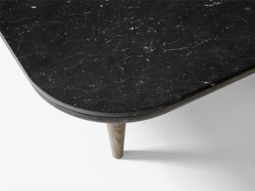 &Tradition Fly SC11 Loungetisch 120 x 120 cm – geräucherte geölte Eiche/geschliffenes Nero Marquina