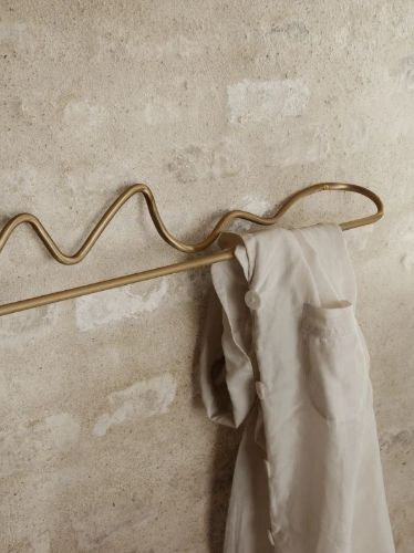 Ferm Living Curvature Handtuchhalter B: 65,9 cm – Messing