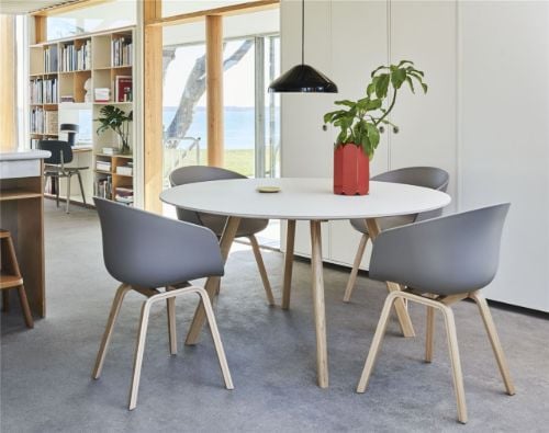 HAY AAC22 About A Chair Esszimmerstuhl SH: 46 cm – Schwarz lackierte Eiche / Weiß