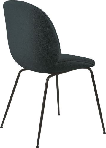 GUBI Beetle Esszimmerstuhl, vollständig gepolstert, helles Bouclé, SH: 45 – Schwarz/028