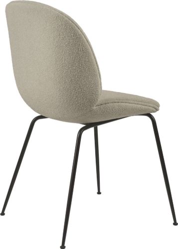 GUBI Beetle Esszimmerstuhl, vollständig gepolstert, helles Bouclé, SH: 45 – Schwarz/008