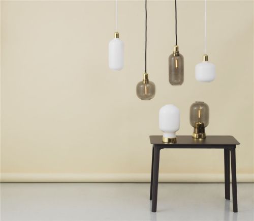 Normann Copenhagen Amp Tischlampe H: 26,5 cm – Weiß/Messing