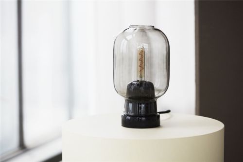 Normann Copenhagen Amp Tischlampe H: 26,5 cm – Rauch/Schwarz