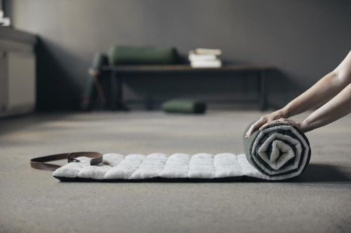 Nordal Yin Yoga-Matratze mit Fell 65 x 195 cm – Dunkelgrün