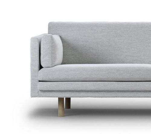 Juli 954 2,5 Pers. Sofa mit 2 Armlehnen L: 240 cm – Amdal 110/Eiche lackiert WERBEANGEBOT VORBESTELLUNG: ENDE AUGUST