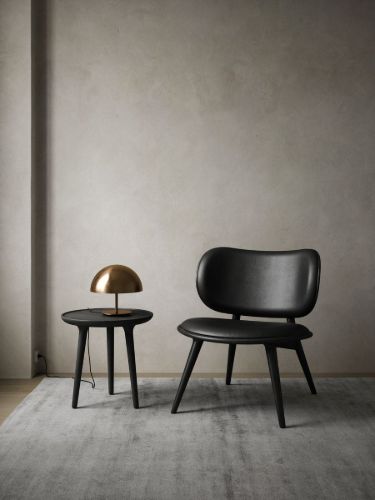 Mater The Lounge Chair SH: 40 cm – Schwarzes Leder/schwarz gebeizte Buche