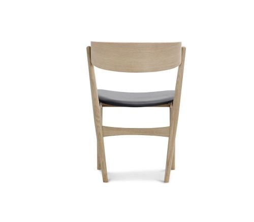 Sibast Furniture No 7 Dining SH: 45 cm – Eiche Seife/Schwarzes Leder