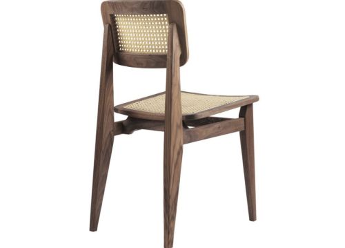 GUBI C Esszimmerstuhl SH: 43,5 cm – Französisches Rohrgeflecht/Amerikanischer Nussbaum