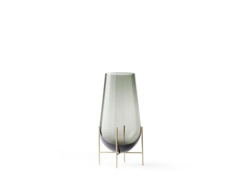 Audo Copenhagen Échasse Vase S H: 28 cm - Brass / Green Smoked Glass