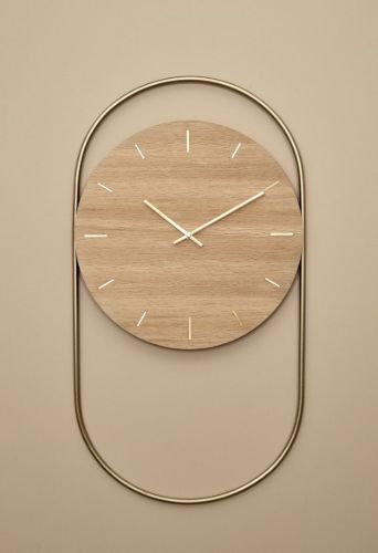 Andersen Furniture A-Wanduhr H: 76 cm – Eg/Messing