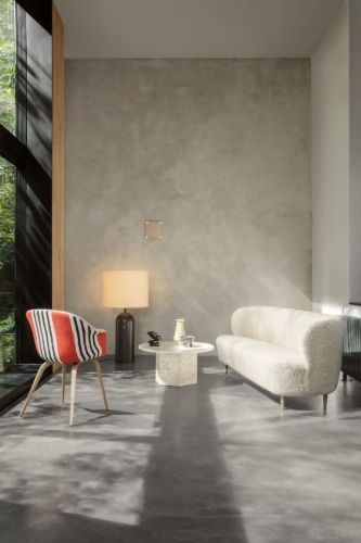 GUBI Stay Sofa Vollgepolstert SH: 40 cm – Amerikanischer Nussbaum/Mondlicht