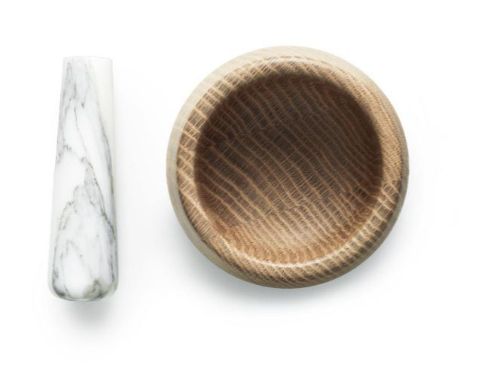 Normann Copenhagen Craft Mörser und Stößel Ø: 13 cm – Weißer Marmor/Eiche
