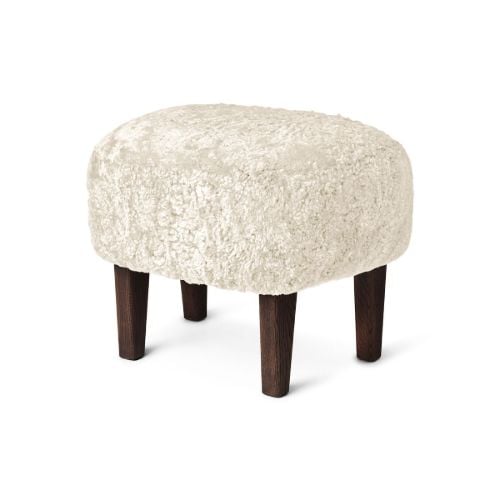 Audo Copenhagen Ingeborg Fodskammel H: 38 cm - Sheepskin Moonlight/Røget Eg