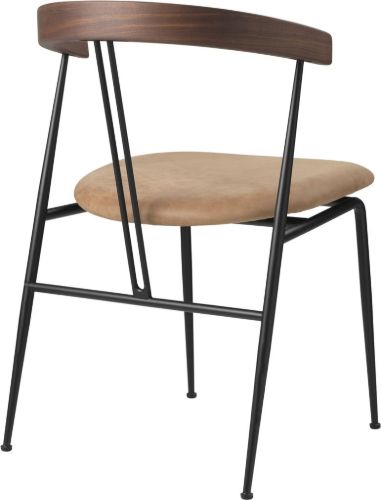 GUBI Violin-Esszimmerstuhl, gepolsterter Sitz, SH: 45 cm – geölter amerikanischer Nussbaum / Kamel