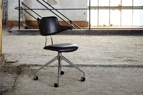 Vermund VL119 Bürostuhl SH: 46 cm – Schwarzes Savannah-Leder / Chromrahmen