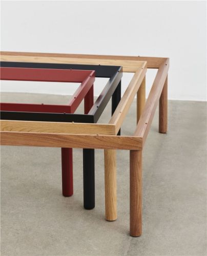 HAY Kofi Tisch 60x60 cm – Massives Walnussholz / Klarglas