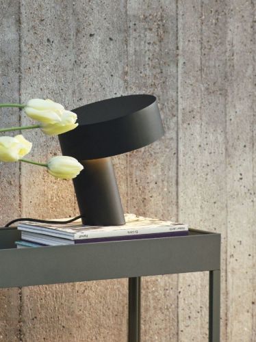 HAY Slant Tischlampe H: 28 cm – Soft Schwarz