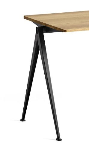 HAY Pyramide Tisch 01 140 x 65 cm – Schwarz pulverbeschichteter Stahl/klar lackierte Eiche