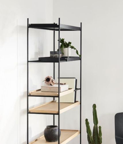 Woud Tablettregal hoch H: 201 cm – weiß pigmentierte Eiche und schwarz lackierte Eiche