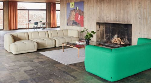 HAY Kofi Tisch 100 x 100 cm – Massives Walnussholz / klares Schilfrohrglas