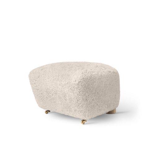 Audo Copenhagen Den Trætte Mand Fodskammel H: 36 cm - Lammeskind Moonlight/Natur Eg