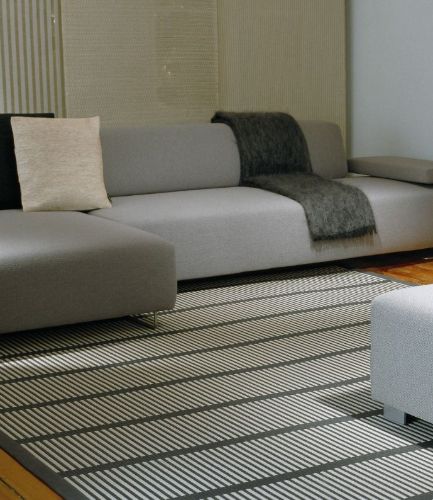 Woodnotes Cut Stripe Teppich mit genähten Kanten 170 x 240 cm – Graphit/Stein