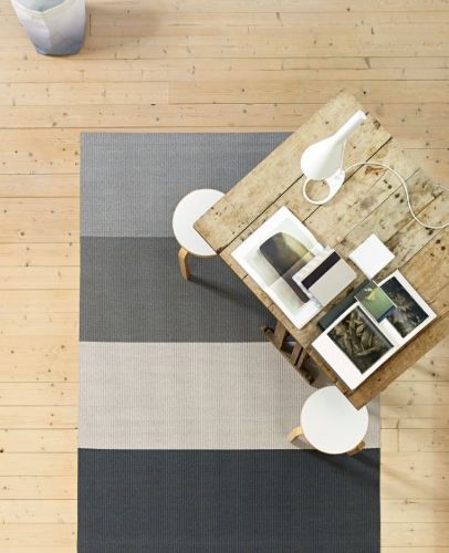 Woodnotes Fourways Teppich mit genähten Kanten 140 x 200 cm – Graphit/Stein