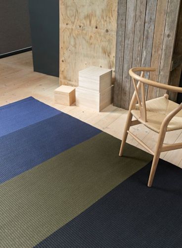 Woodnotes Fourways Teppich mit genähten Kanten 140 x 200 cm – Onyx/Schwarz