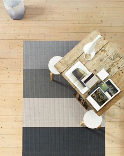 Woodnotes Fourways Teppich mit genähten Kanten 170 x 240 cm – Graphit/Stein