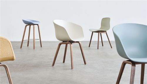 HAY AAC 22 About A Chair SH: 46 cm – Lackiertes Walnussfurnier/Weiß