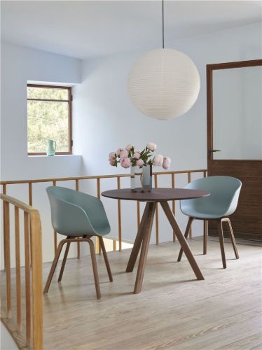 HAY AAC 22 About A Chair SH: 46 cm – Lackiertes Walnussfurnier/Staubblau