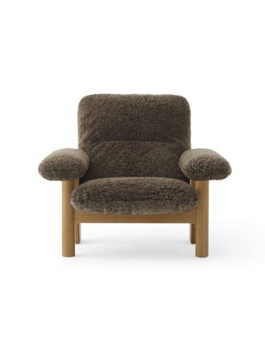 Audo Copenhagen Brasilia Lounge Chair SH: 39 cm - Natural Oak/Sheepskin Root