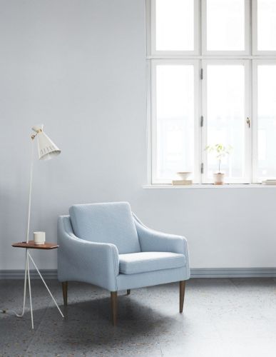 Warm Nordic Cone Stehlampe mit Tisch H: 144 cm – Warmweiß