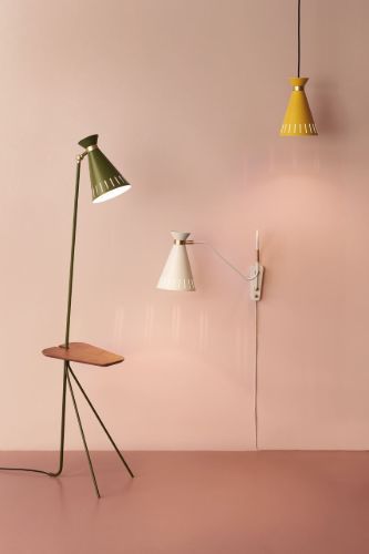Warm Nordic Cone Stehlampe mit Tisch H: 144 cm – Kieferngrün