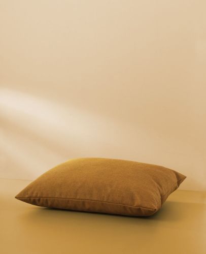 Warmes Nordic Galore Kissen, quadratisch, 70 x 50 cm – dunkles Ocker