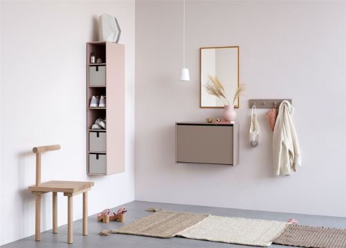 Montana Seitlich hängendes Bücherregal mit 5 Regalen. Rechts H: 138 cm – 142 Bernstein