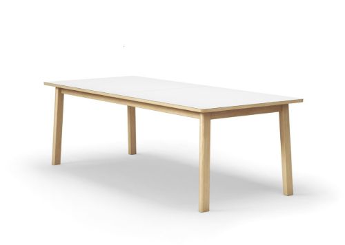 Fredericia Furniture 6490 Ana Esstisch mit Verlängerung 220 x 95 cm – Weißes Nanolaminat/Seifenbehandelte Eiche