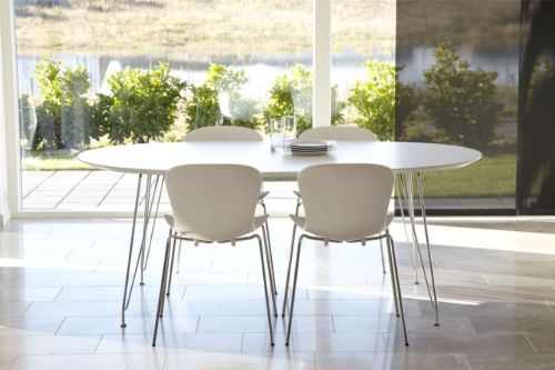 Andersen Furniture DK10 Ovaler Esstisch mit Verlängerung 110 x 190 x 72 cm – weißes Laminat/Chrom