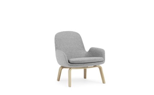 Normann Copenhagen Era Lounge Chair Low Oak SH: 40 cm – Synergy / Partner Grey
